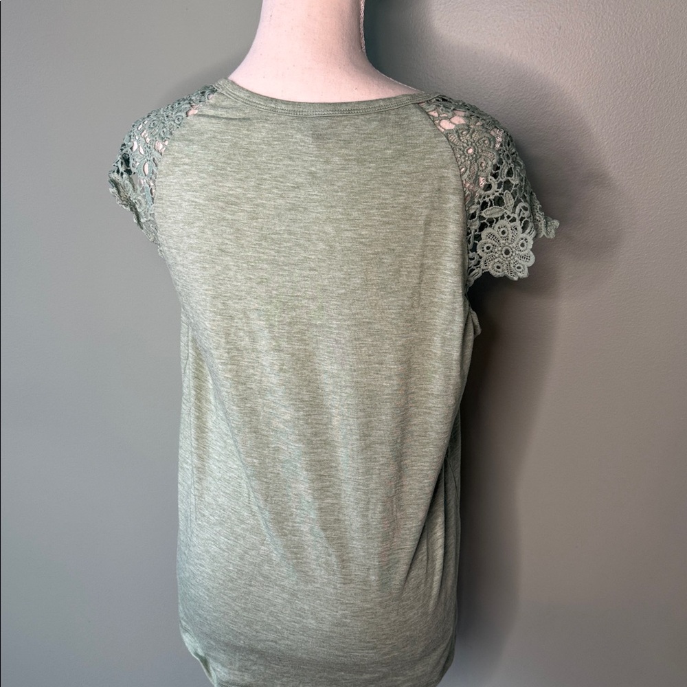 Lace sleeve T-shirt - Picture 5 of 6